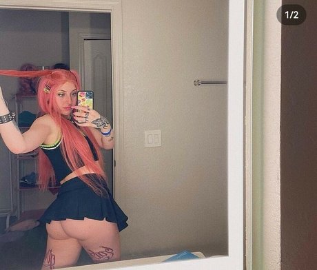Naakte gelekte OnlyFans-foto van Jenny Temple