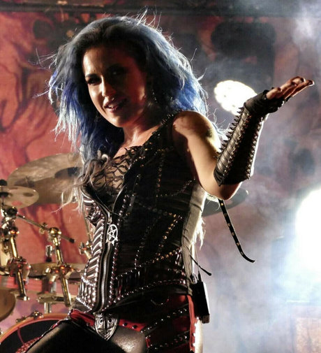 Naakte gelekte OnlyFans-foto van Womenmetal