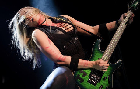 Naakte gelekte OnlyFans-foto van Womenmetal