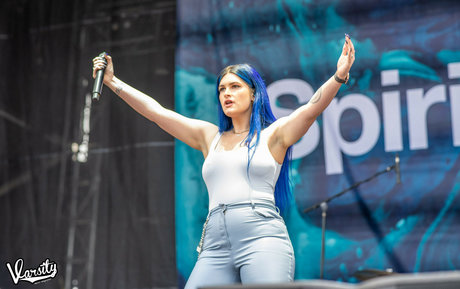 Naakte gelekte OnlyFans-foto van Womenmetal