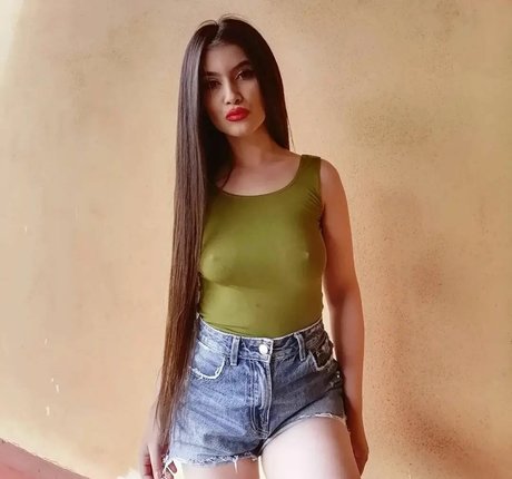 Naakte gelekte OnlyFans-foto van Coandamihaelaa