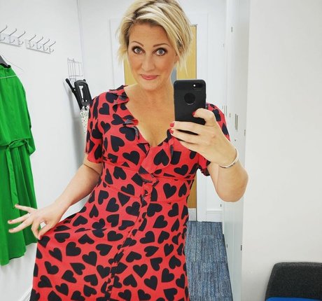 Naakte gelekte OnlyFans-foto van Becky Mantin