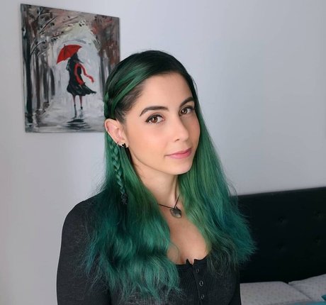Naakte gelekte OnlyFans-foto van Kurolily