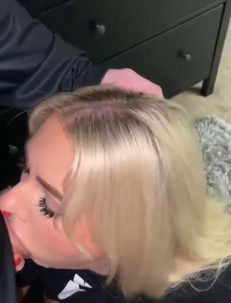 Naakte gelekte OnlyFans-foto van Latgirl