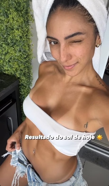Naakte gelekte OnlyFans-foto van Isadora Nogueira