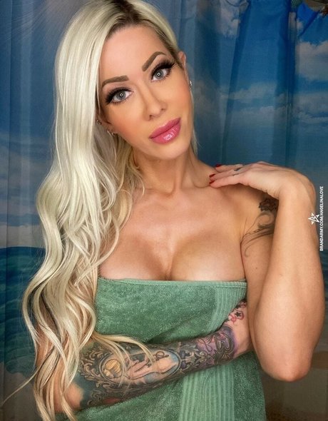 Naakte gelekte OnlyFans-foto van Lauren Williams