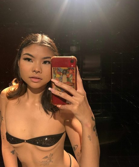 Naakte gelekte OnlyFans-foto van Corademie