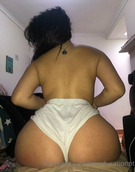 Naakte gelekte OnlyFans-foto van Ctarina Wyne