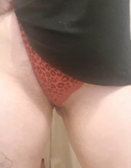She S Selling Nudes