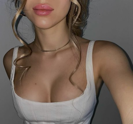 Naakte gelekte OnlyFans-foto van Badassarina