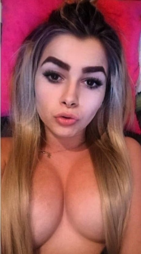 Naakte gelekte OnlyFans-foto van Novinhas
