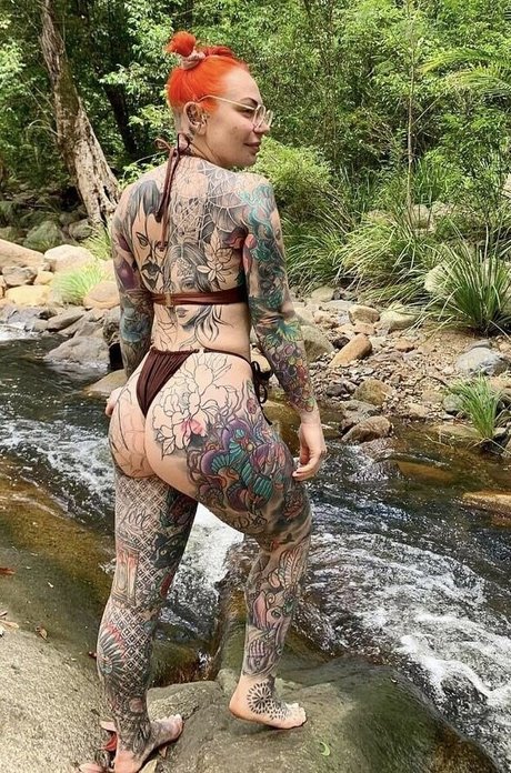 Naakte gelekte OnlyFans-foto van Spittingdiamonds