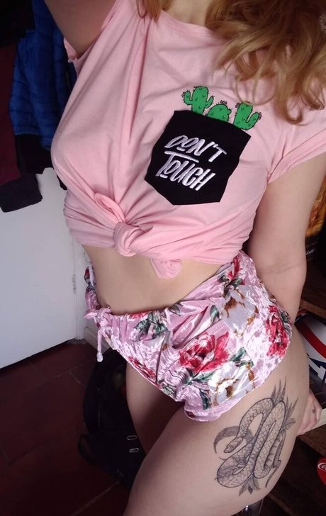 Naakte gelekte OnlyFans-foto van Thealinger