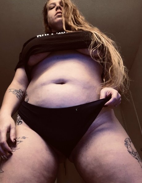 Naakte gelekte OnlyFans-foto van Kaybabi