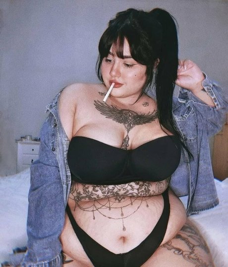 Naakte gelekte OnlyFans-foto van Suzanepb