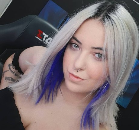 Naakte gelekte OnlyFans-foto van Viihtoia