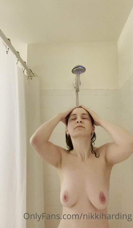 Naakte gelekte OnlyFans-foto van Nikki Jabs