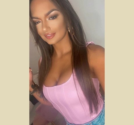 Naakte gelekte OnlyFans-foto van Sasha Woods