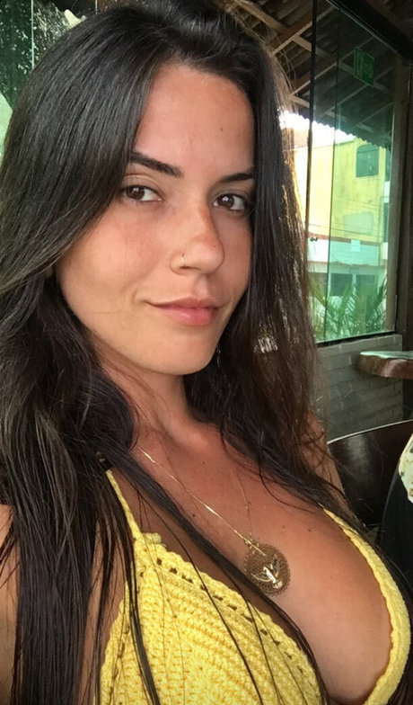 Naakte gelekte OnlyFans-foto van Nathalia Righi