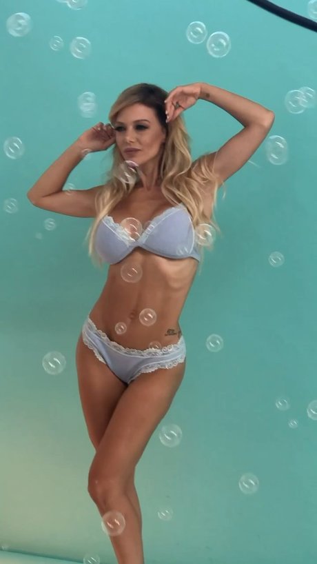 Naakte gelekte OnlyFans-foto van Evangelina Anderson