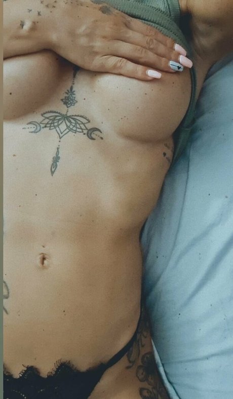 Naakte gelekte OnlyFans-foto van Dulce1980