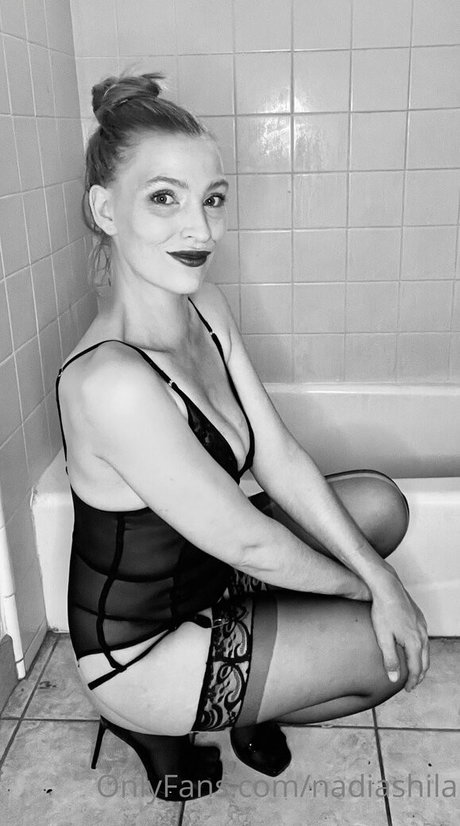 Naakte gelekte OnlyFans-foto van Nadia Shila