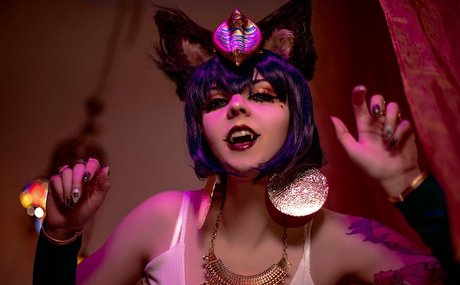 Naakte gelekte OnlyFans-foto van Bizarre Deer