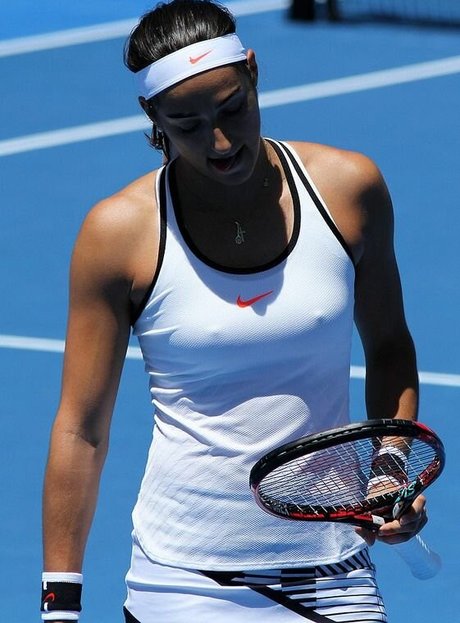 Naakte gelekte OnlyFans-foto van Caroline Garcia