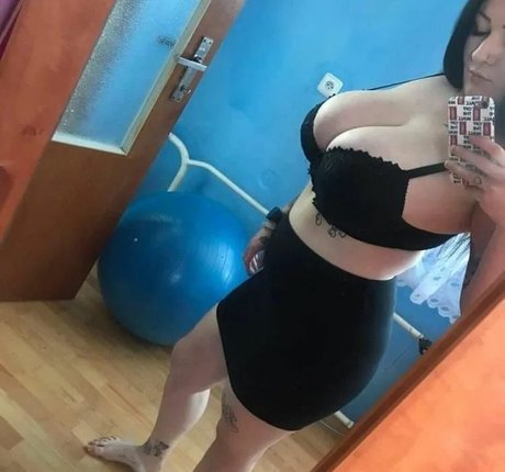 Naakte gelekte OnlyFans-foto van Inkedprincess90