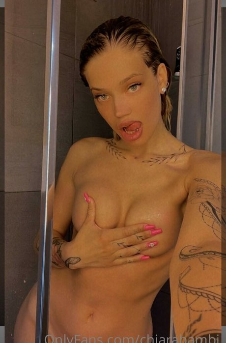 Naakte gelekte OnlyFans-foto van Chiara Nutaj