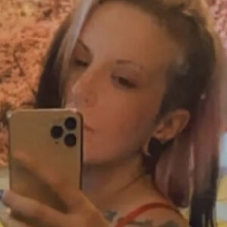 Naakte gelekte OnlyFans-foto van Mamaherbz