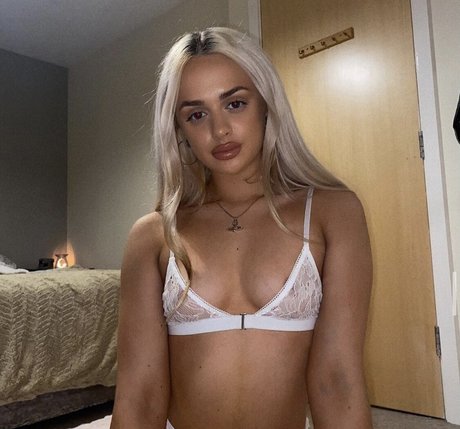 Naakte gelekte OnlyFans-foto van Olivia Lee