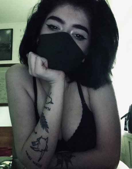 Naakte gelekte OnlyFans-foto van Popoikin