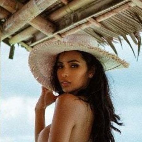 Naakte gelekte OnlyFans-foto van Angela Castellanos