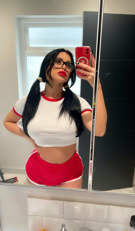 Naakte gelekte OnlyFans-foto van Yara Paoli