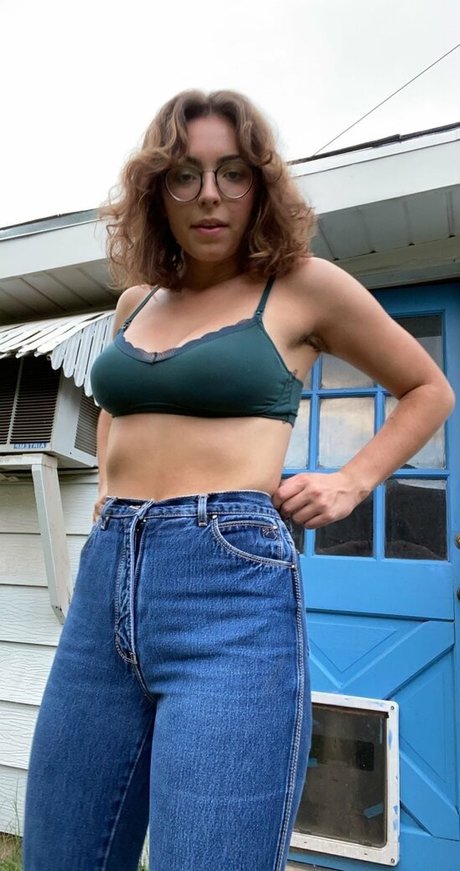 Naakte gelekte OnlyFans-foto van Kayleigh Adams