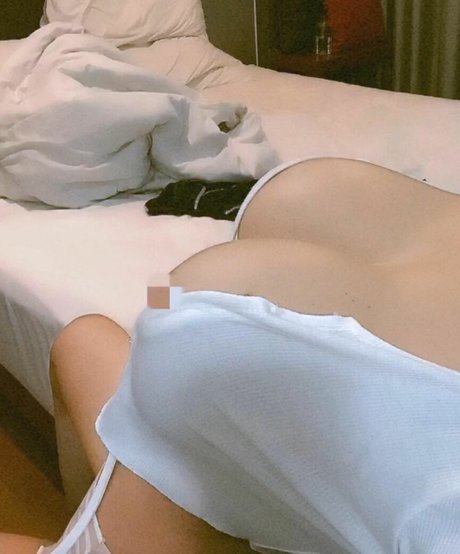 Naakte gelekte OnlyFans-foto van Nichada Rungnapha