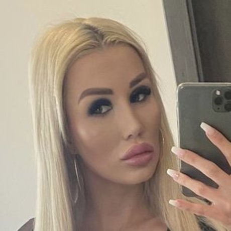 Naakte gelekte OnlyFans-foto van Patty Michova