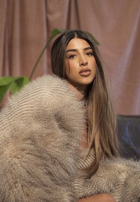 Naakte gelekte OnlyFans-foto van Shanna Signh