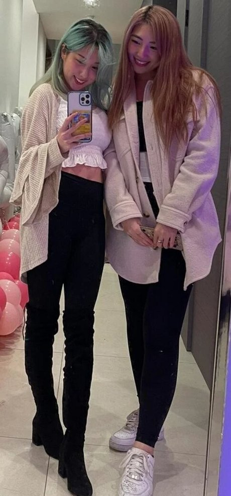 Naakte gelekte OnlyFans-foto van Starsmitten Celine