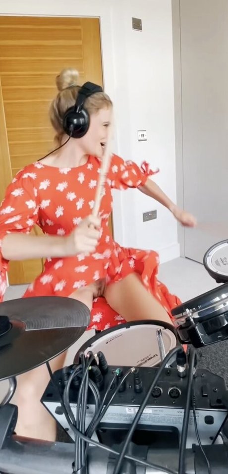Naakte gelekte OnlyFans-foto van Florriedrums