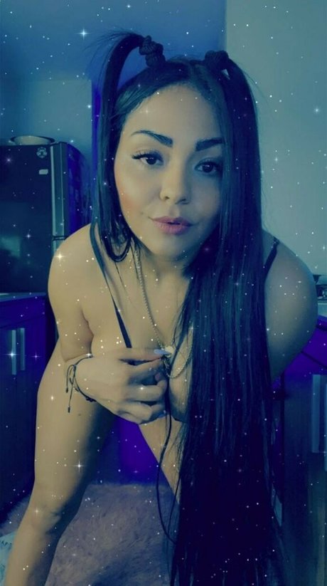 Naakte gelekte OnlyFans-foto van Karenn Smith