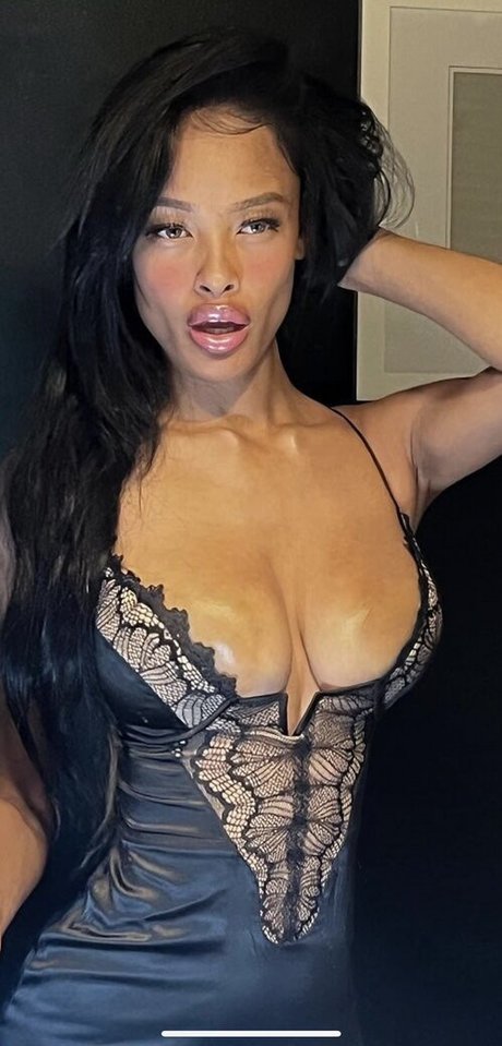 Naakte gelekte OnlyFans-foto van Vinetria