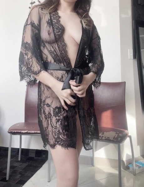 Naakte gelekte OnlyFans-foto van Triana Pena