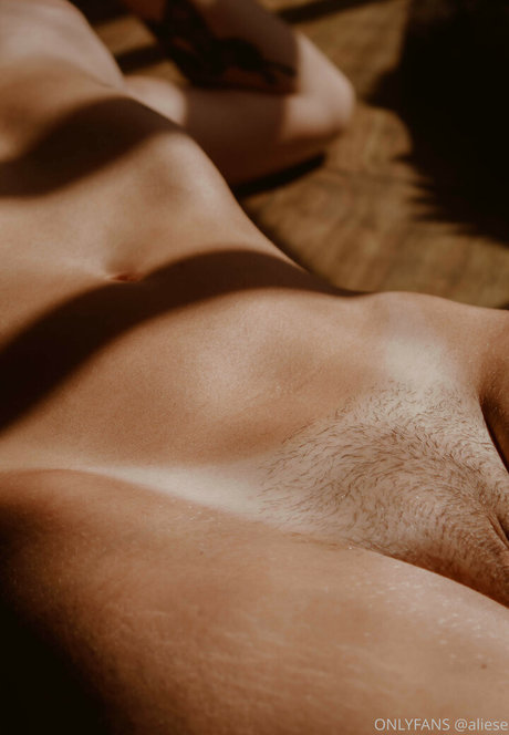 Naakte gelekte OnlyFans-foto van Aliesealieseoff