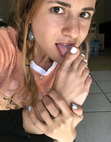 Naakte gelekte OnlyFans-foto van Lilathena