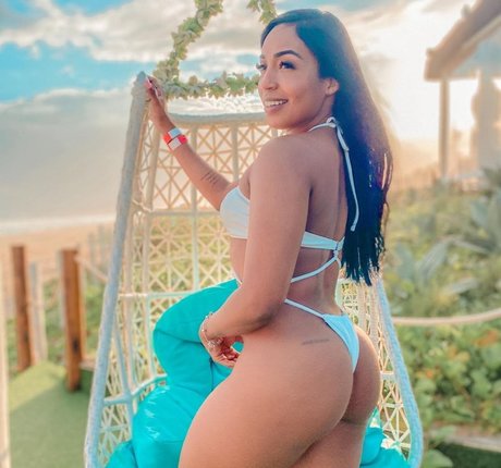 Naakte gelekte OnlyFans-foto van Thami Souza