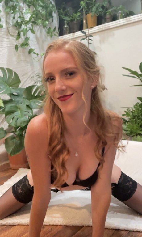 Naakte gelekte OnlyFans-foto van Lovelylittlegigi