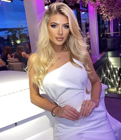 Naakte gelekte OnlyFans-foto van Ellie Brownwood