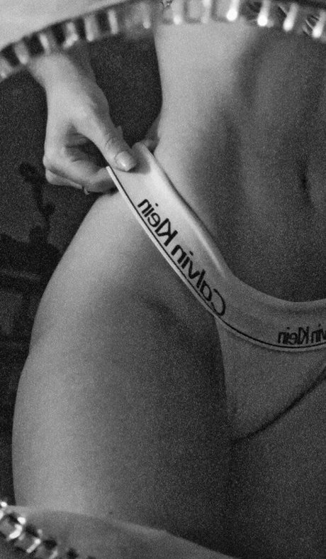 Naakte gelekte OnlyFans-foto van Flor Laneve